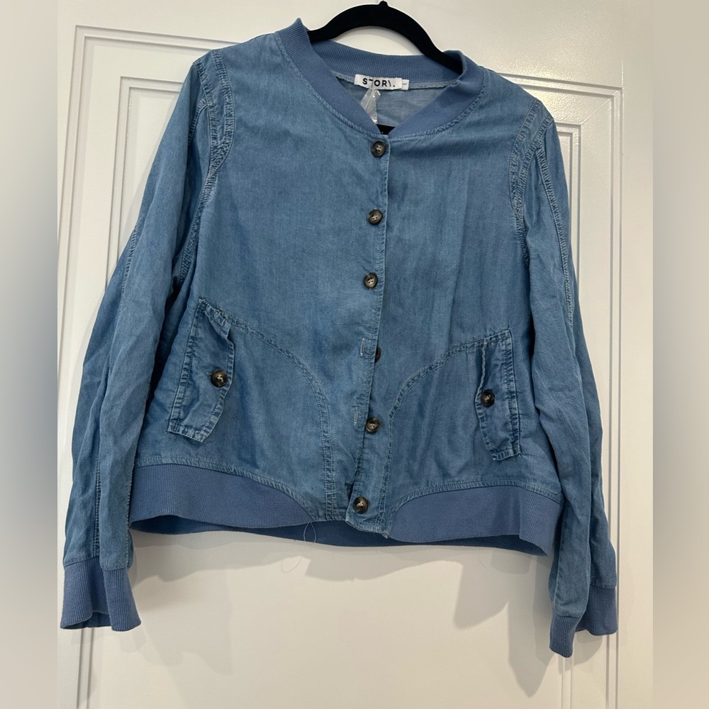 Story Button Up No Collar Demin Top